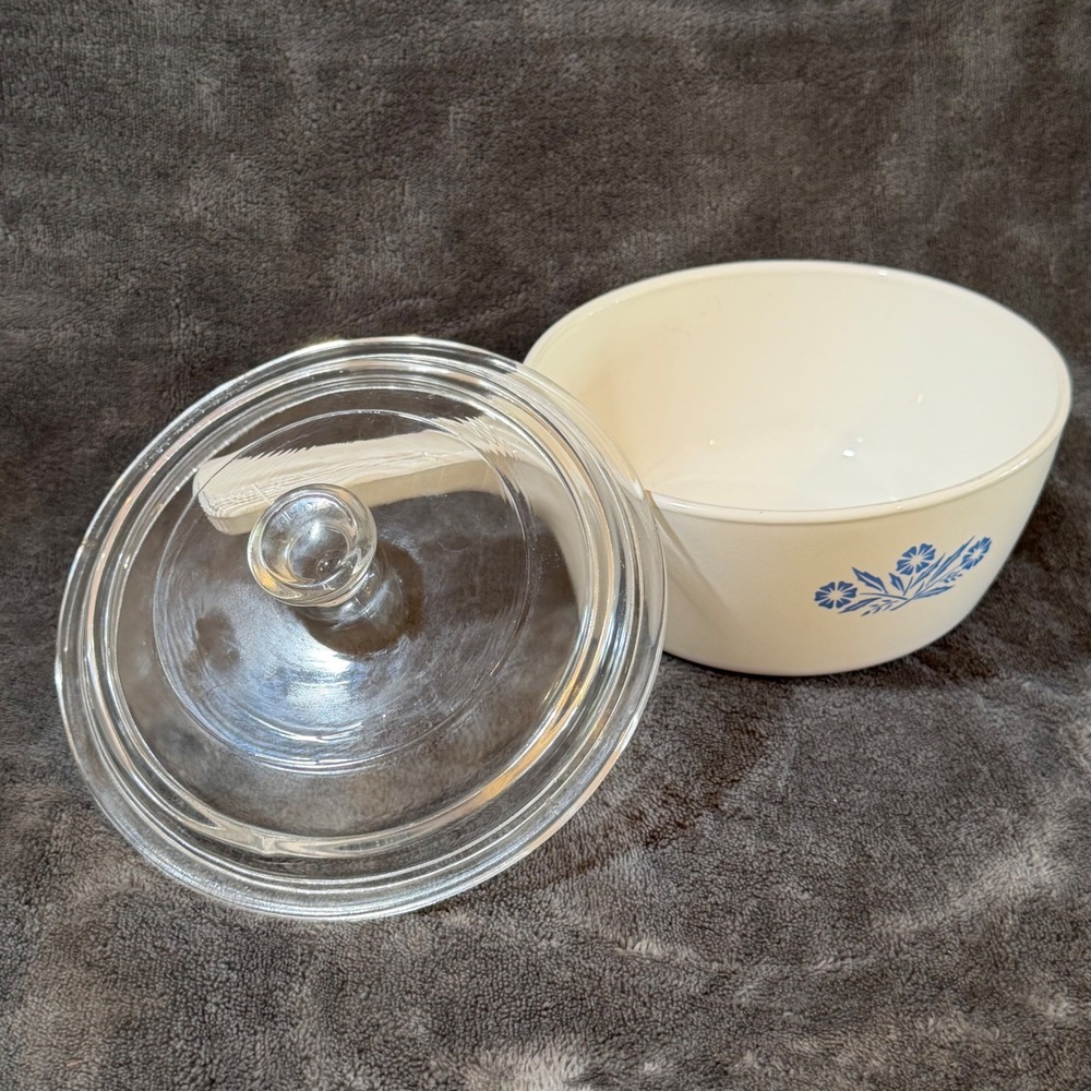 Vintage Corning Ware Blue Cornflower Menu-Ette P-82-B 1.5 Pt Saucepan with Lid